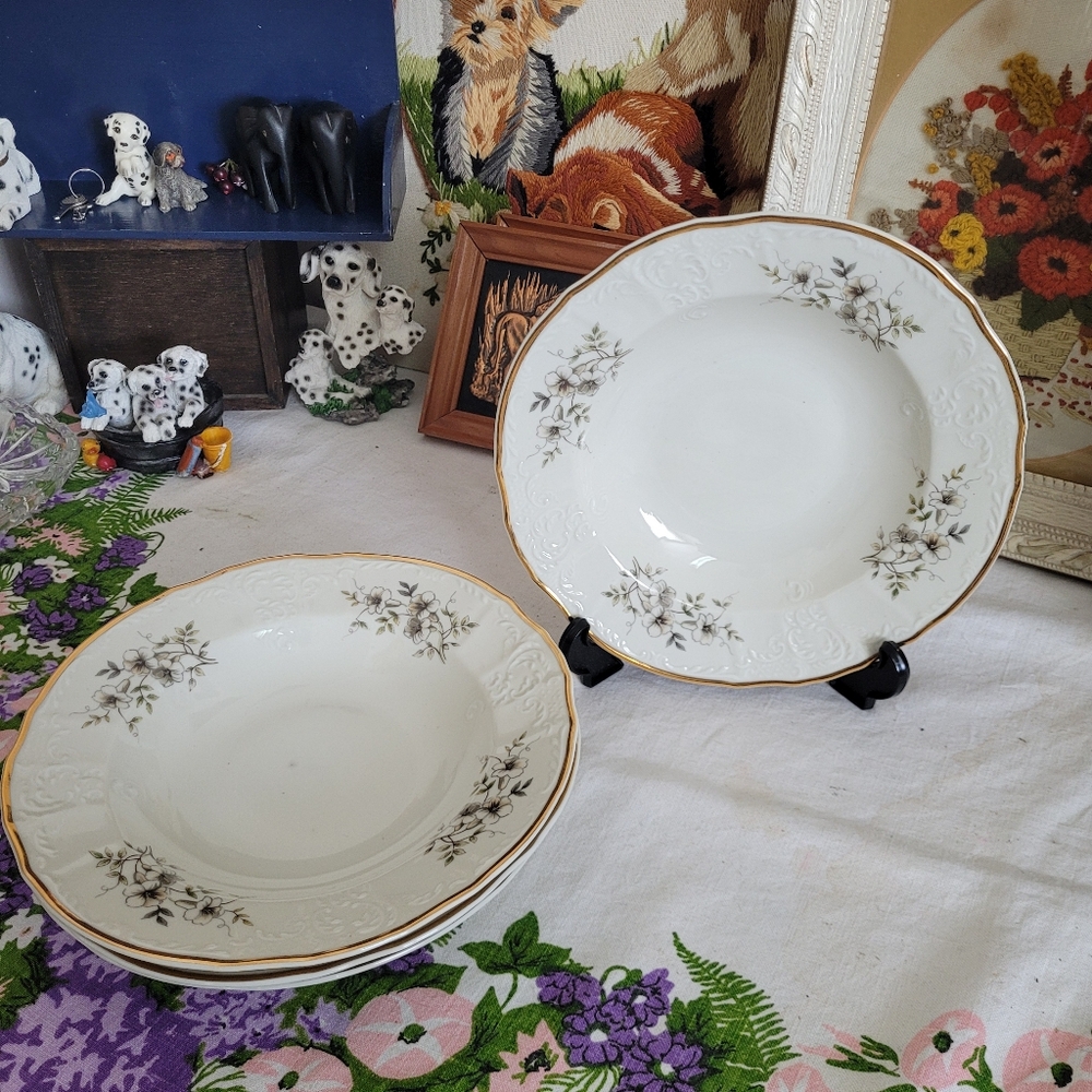 Vintage "Blossom" Soup Bowls by Bernadotte Czechoslovakia Set Of 4 Gold Rim